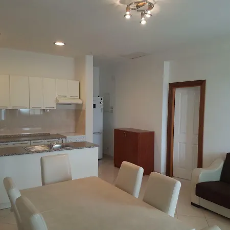 Maison d'hôtes Emilly Apartman 10 *