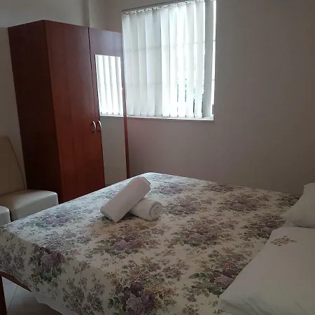 Emilly Apartman 10 בית הארחה ביוגראד נה מורו