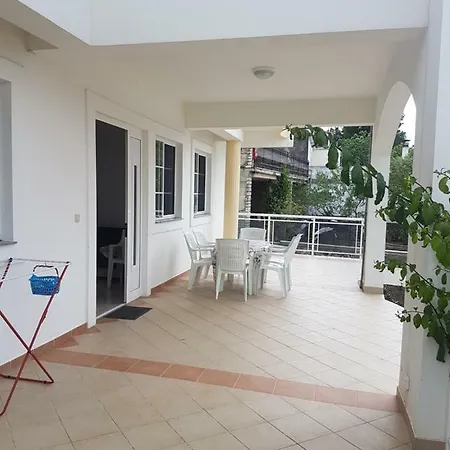 Emilly Apartman 10 *