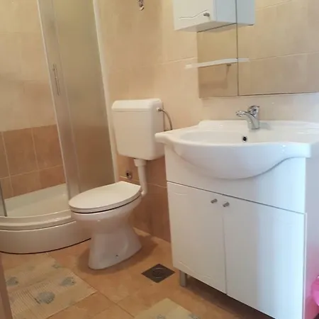 Emilly Apartman 10 בית הארחה *