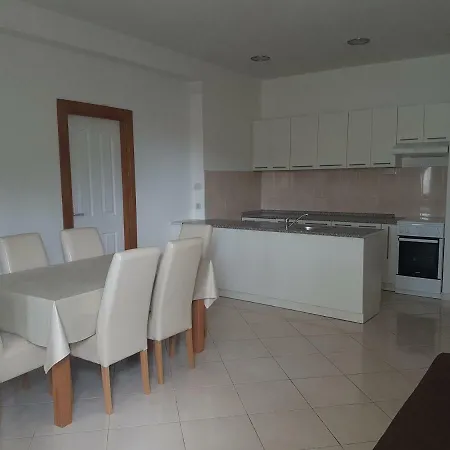 Emilly Apartman 10 *